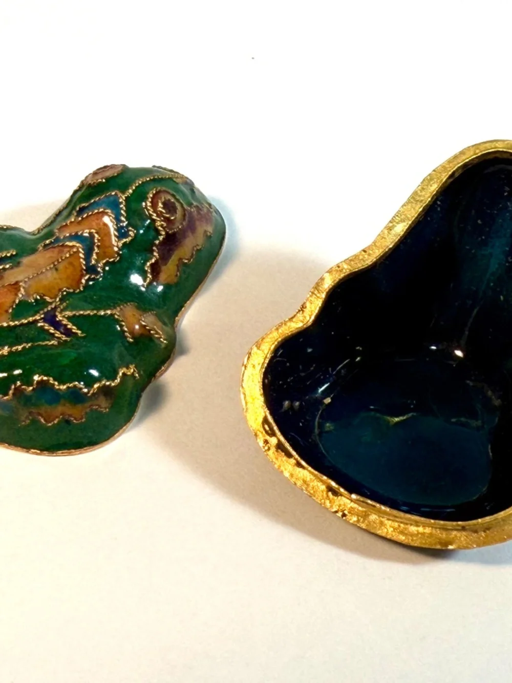 Vintage Cloisonne Green Enamel Frog Trinket Box, Blue Flower on Underside